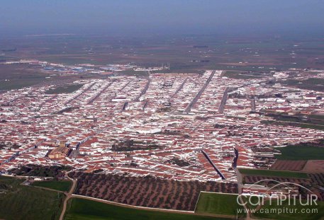 El Ayuntamiento de Azuaga recibe fondos para proyectos de interés social