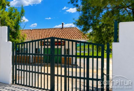 Azuaga licita el Centro Joven y el bar de la piscina 